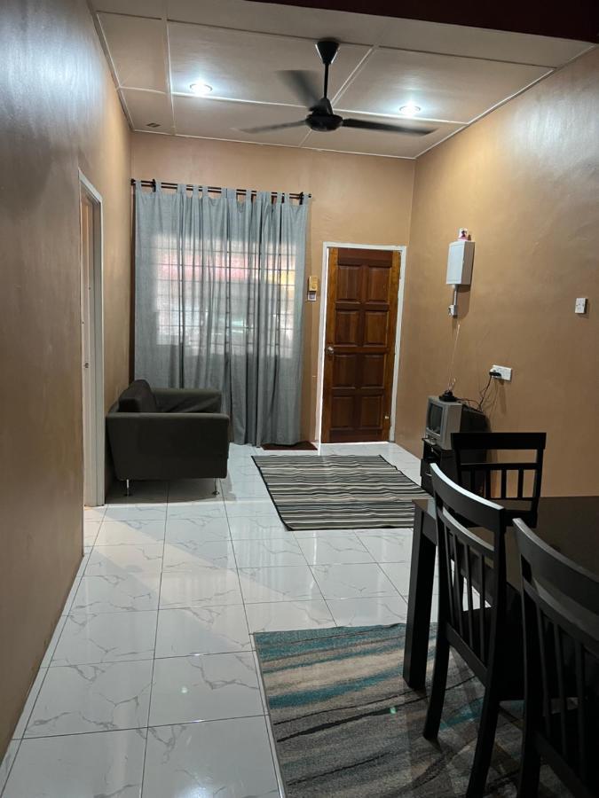 Theatbas Homestay 17 In Seri Iskandar Perak 3 Bedroom Bota Exterior foto